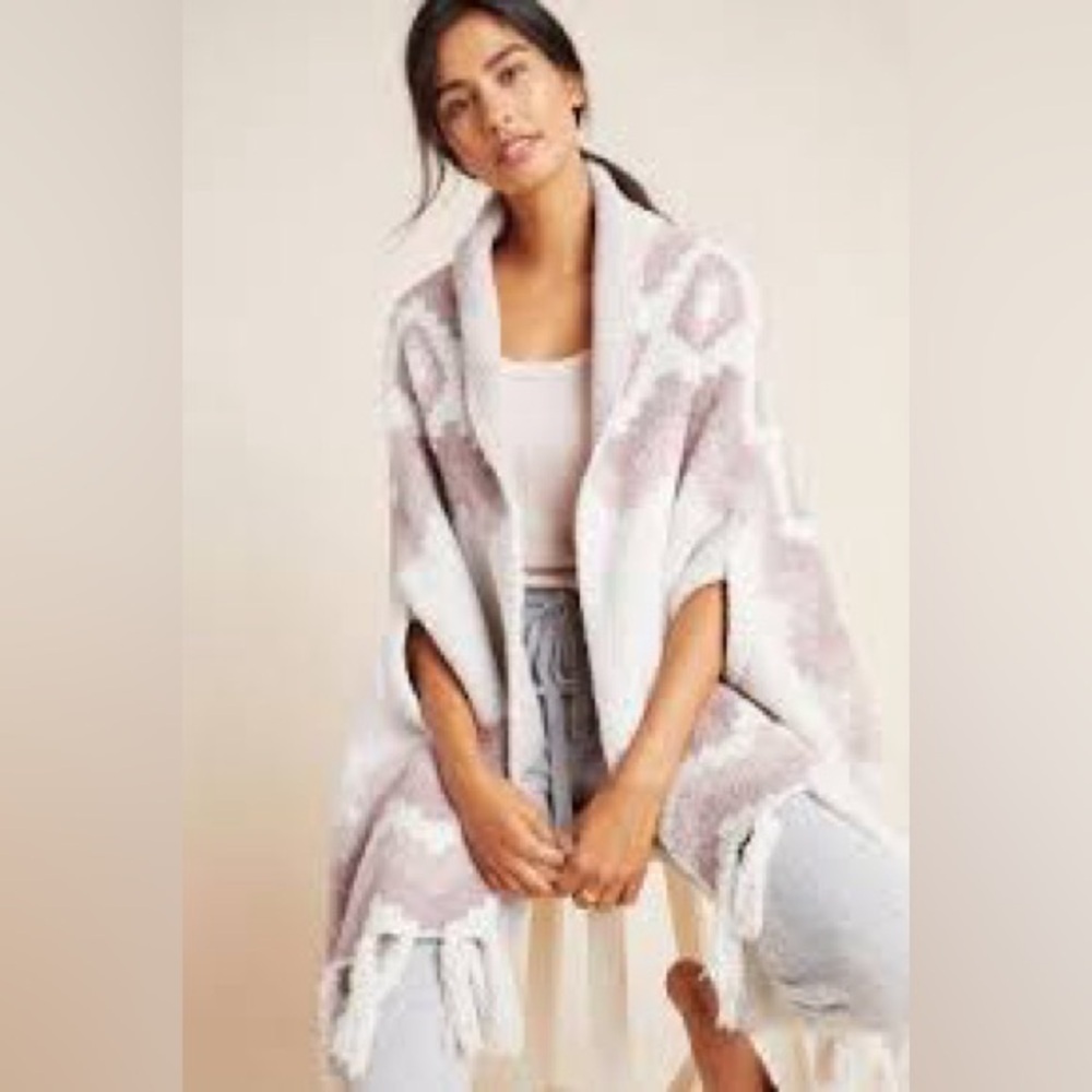 Anthropologie - Barefoot Dreams Mosaic Wrap Cozy Pink And White Patterned Shawl